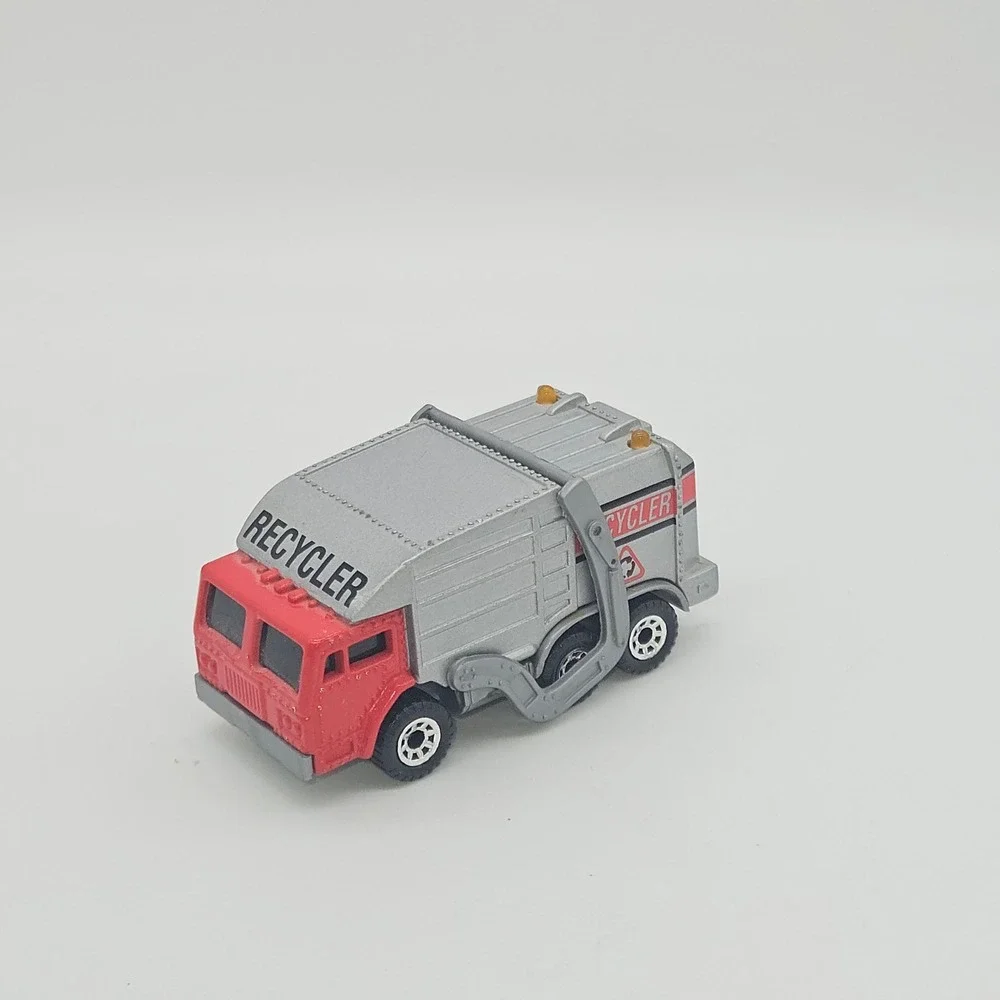 Matchbox Garbage Truck Lights/ Sound 1:64 Silver Red 1998 Recycler Die-cast Toy